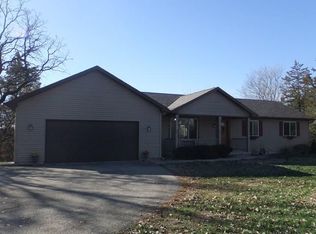 715 McMillan Rd, Poynette, WI 53955