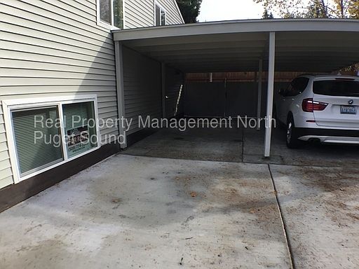 5th image of 14352 Roslyn Pl N #B