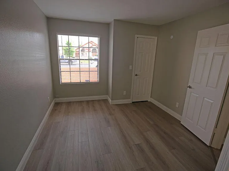 1820 E Secretariat Dr — Photo 10