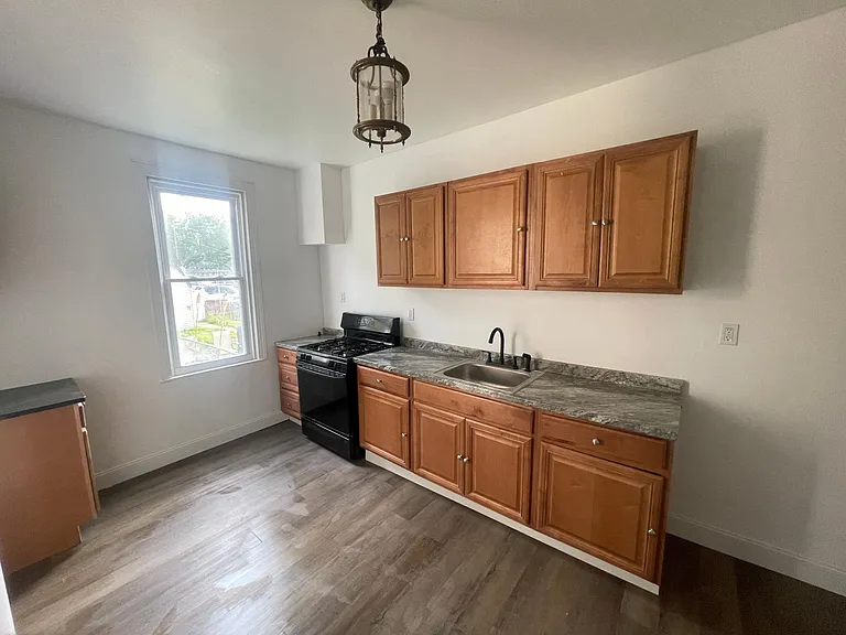 414 N Front St — Photo 5