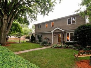 439 W Bob O Link Rd, Mount Prospect, IL 60056