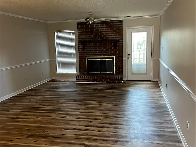 46 Upton Ct — Photo 2