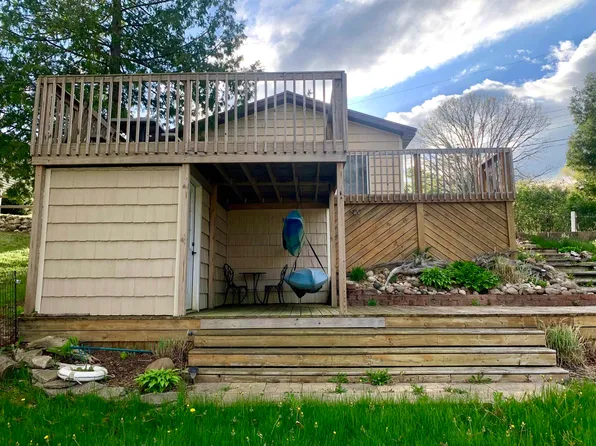 3627 Lakeview Dr, Beaverton, MI 48612