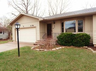 630 Westchester Ln, Newton, KS 67114