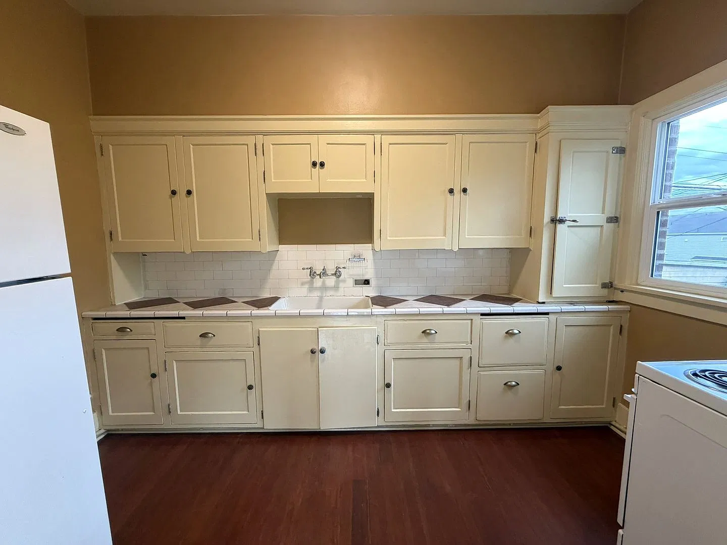Belmont - 13 Unit — Photo 3