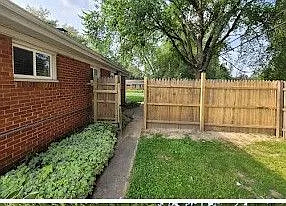 All new stockade fence