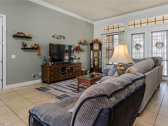 4th image of 419 SW 40th Terrace Cpe