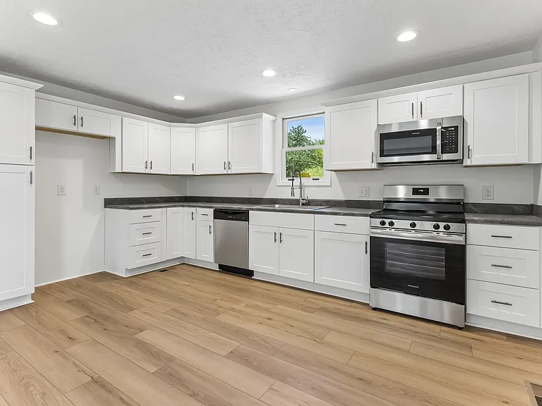 1001 Lakeside Dr — Photo 16