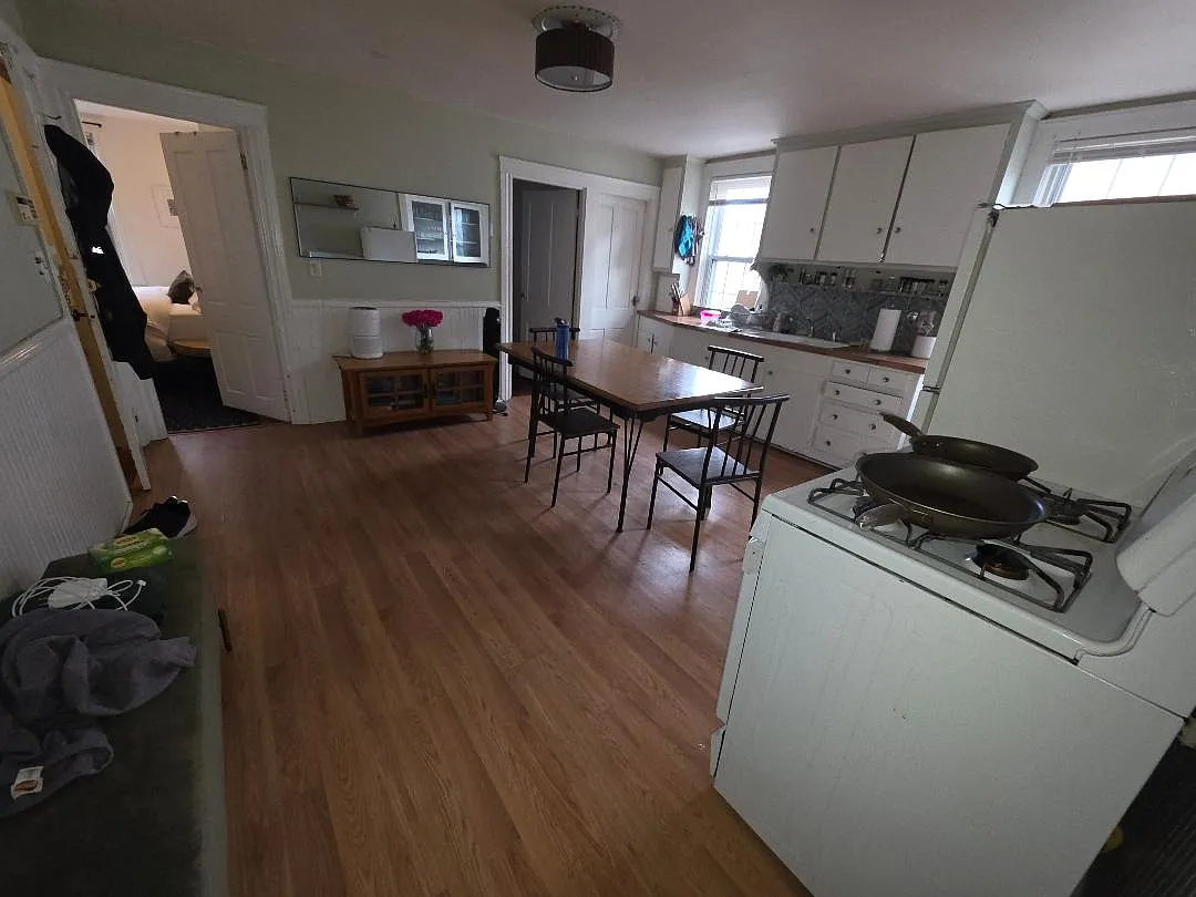 2 bed, 800 sqft, $1,900 — Photo 2