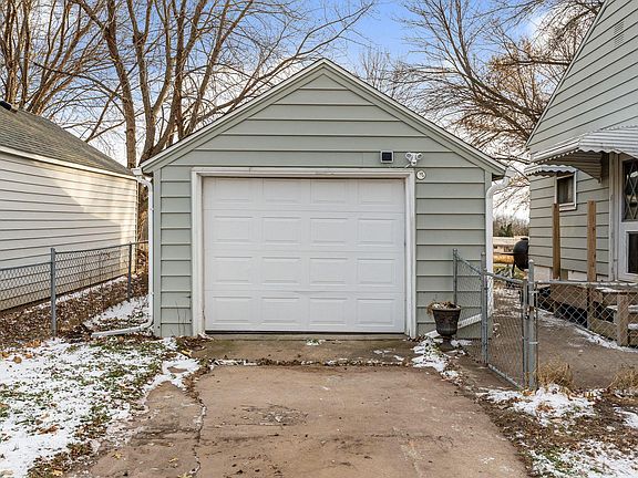 5th image of 211 12th Ave SW