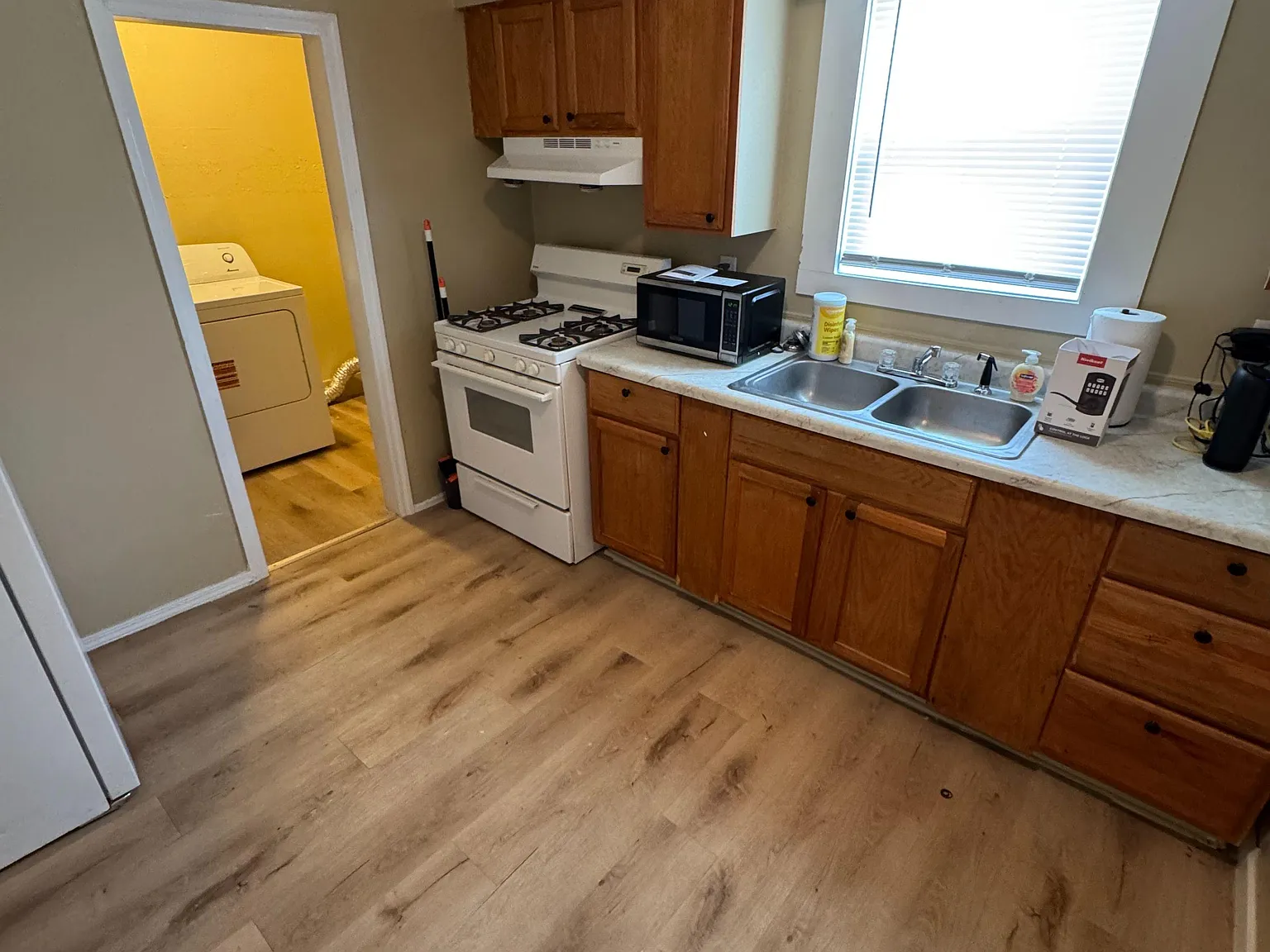 4 bed, 2.0 bath, 1100 sqft, $841 — Photo 3