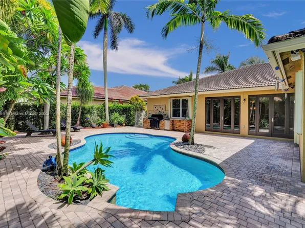 5123 Lakewood Dr, Cooper City, FL 33330