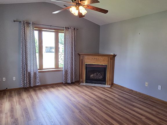 3rd image of 1610 Beech Dr