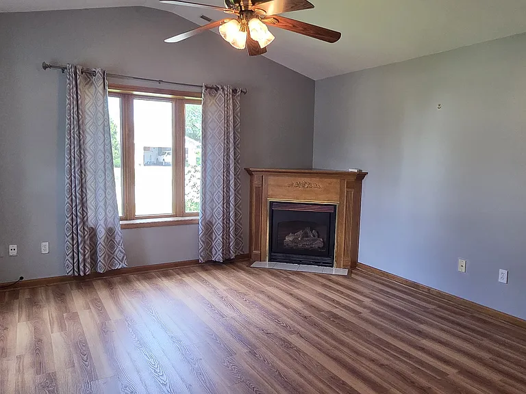 1610 Beech Dr — Photo 3
