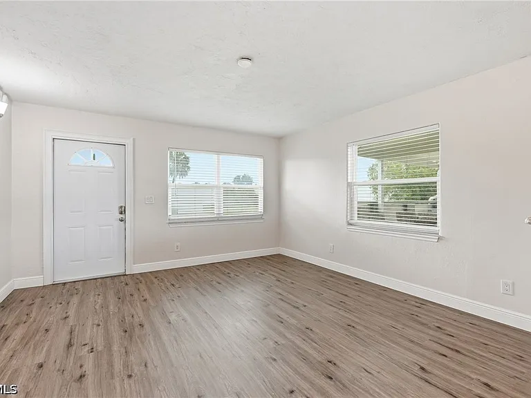 2342 Barden St — Photo 11