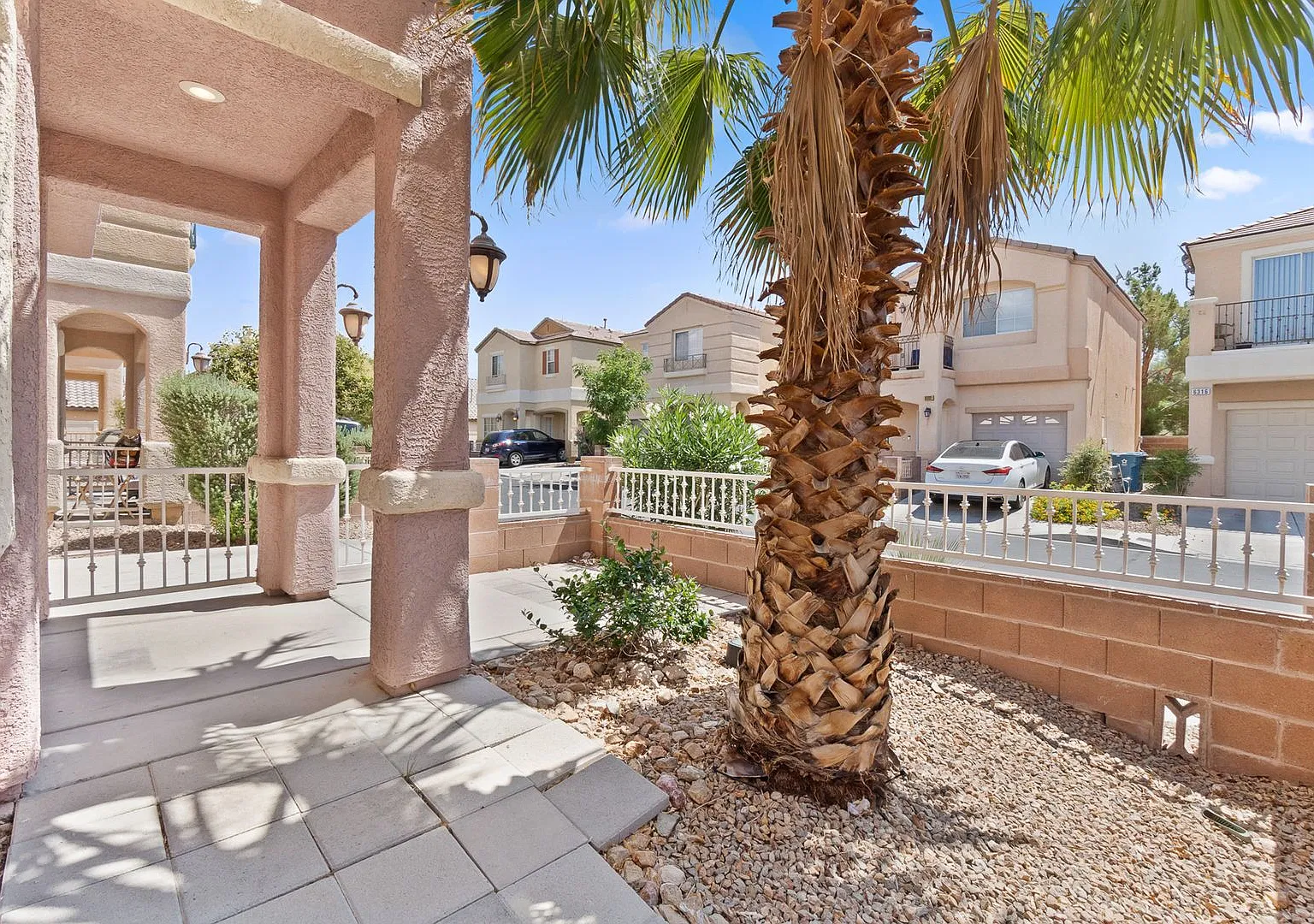 Stunning 2 Bedroom House in Spring Valley, Las Vegas! — Photo 2