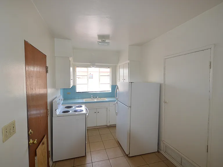1150 N Santa Rosa Ave — Photo 5