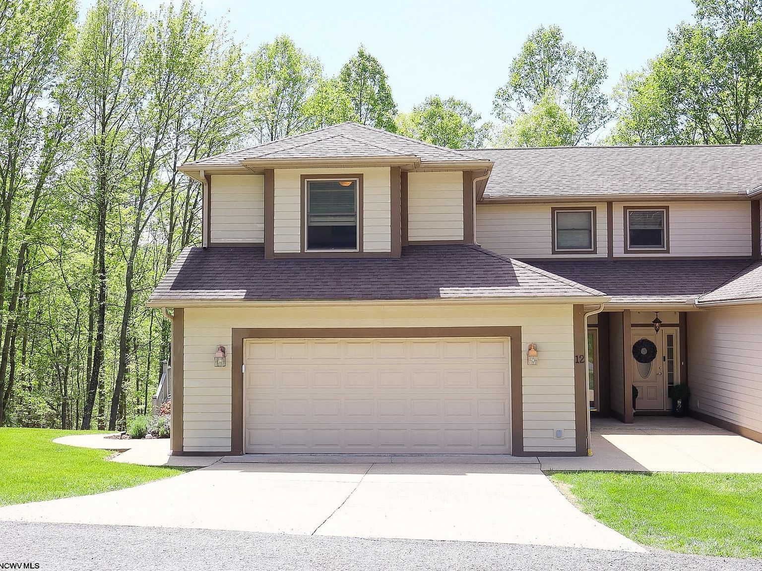 12 Oak Ridge Dr
