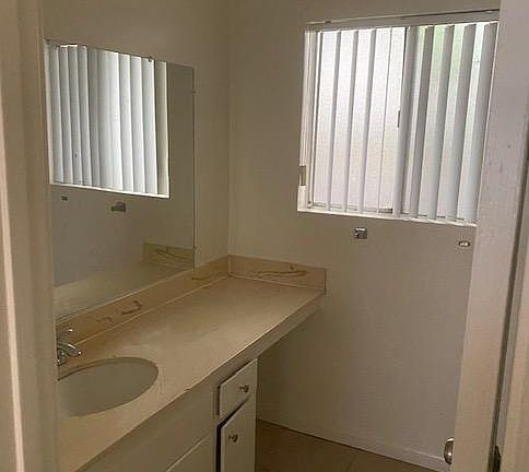 5th image of 18415 Prairie St #14