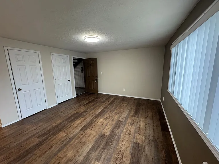 144 SW Lee St — Photo 7
