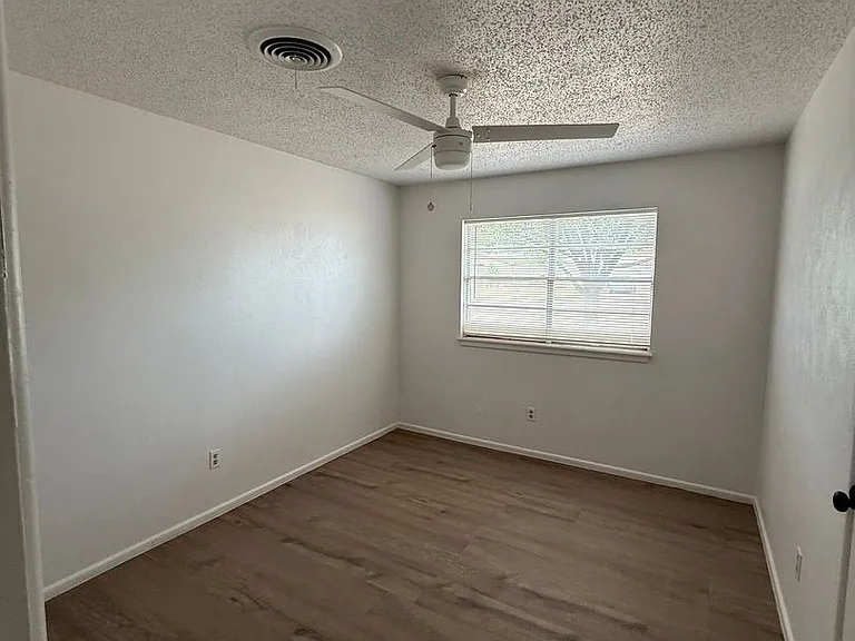 6027 Orlando Ave — Photo 9