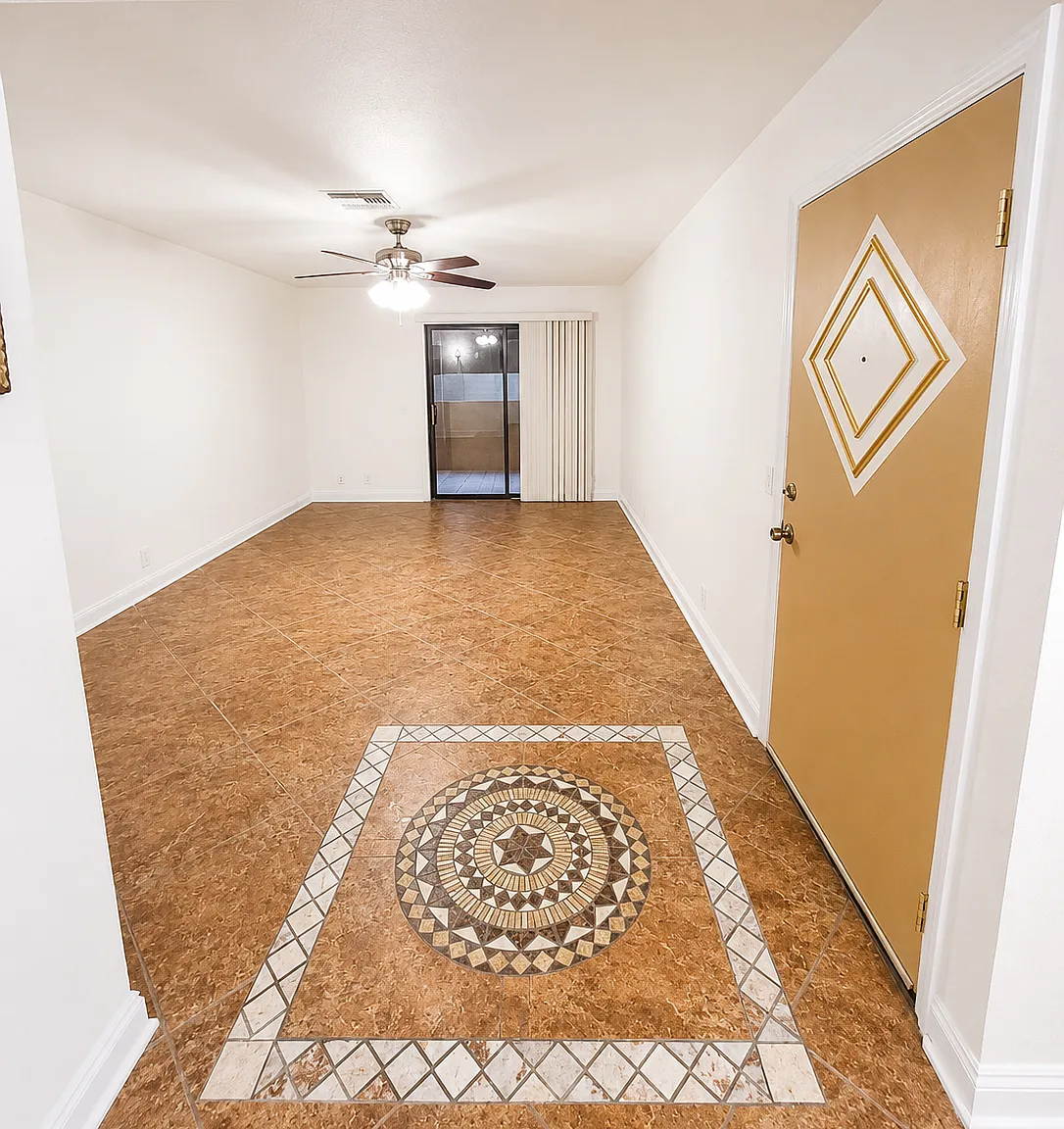 2 bed, 1071 sqft, $1,987 — Photo 3