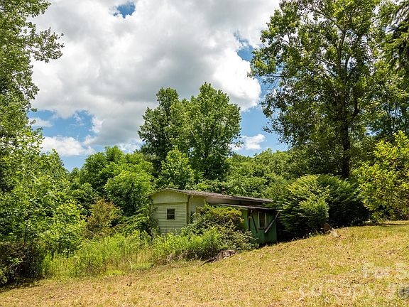 5th image of 82 Englewood Dr