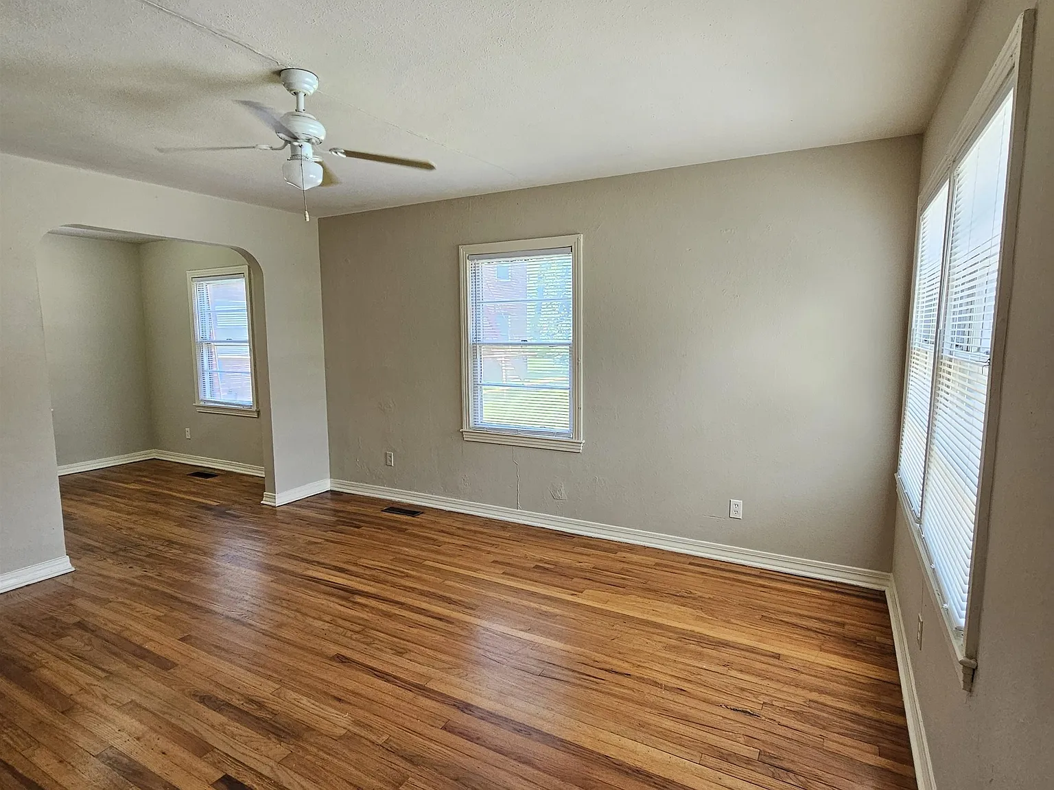 2 bed, 1000 sqft, $1,050 — Photo 4