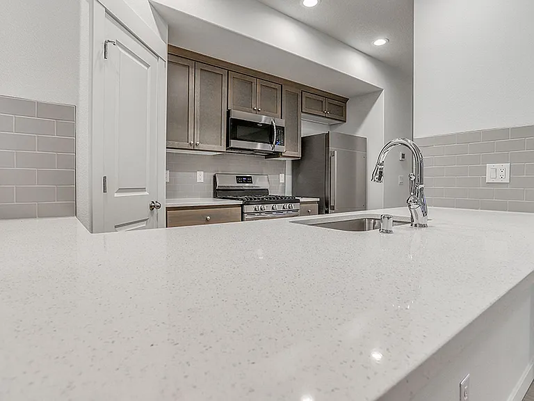 1122 N Auburn Pl — Photo 7