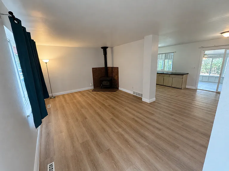 1226 S Pratt Pkwy — Photo 3