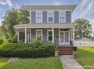 411 N Madison St, Woodstock, IL 60098