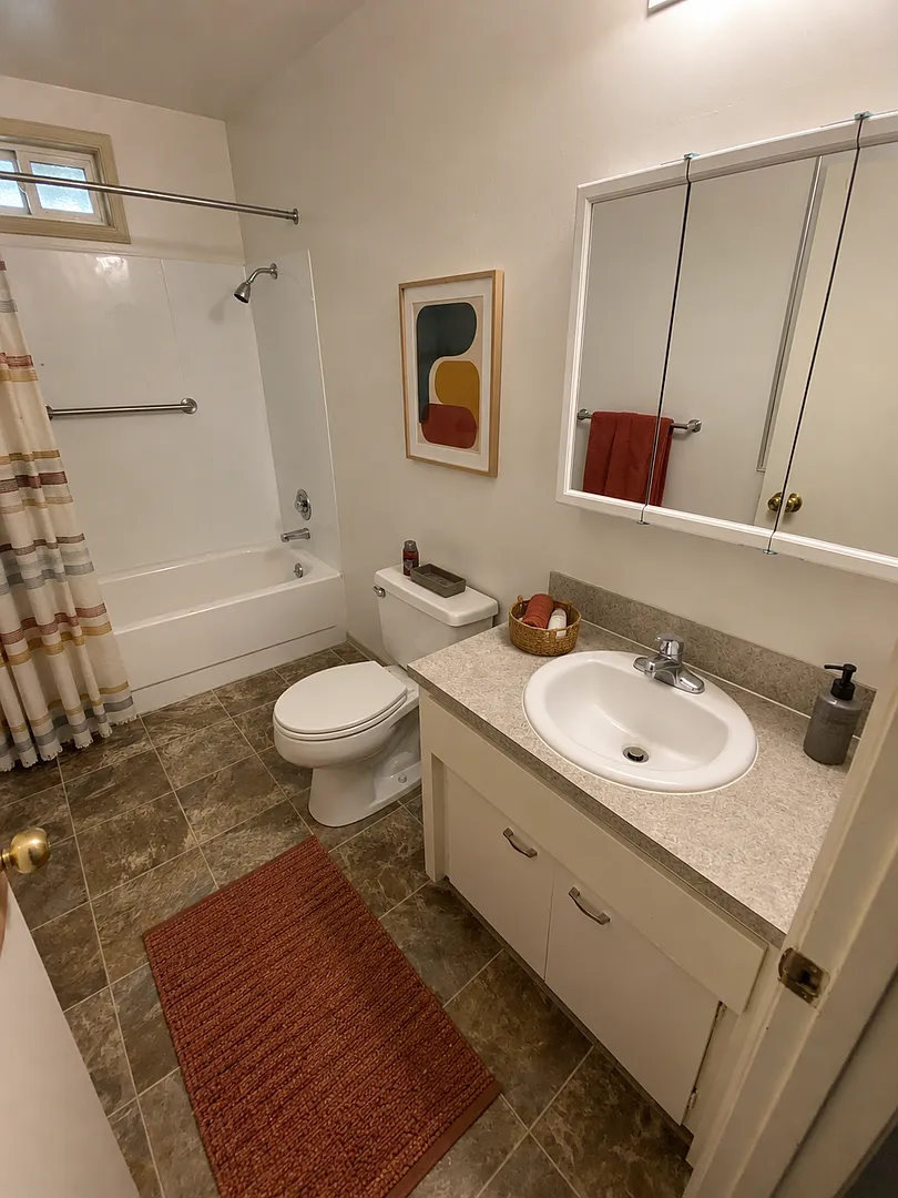 Chestnut West — Photo 3