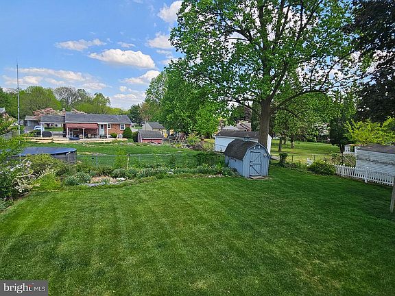 3rd image of 10911 Oak Forest Cir