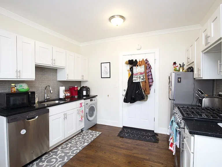 4226 N Clark St #2 — Photo 2
