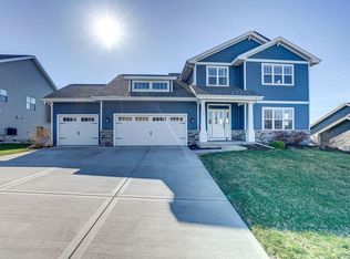 725 Maple Dr, Mount Horeb, WI 53572