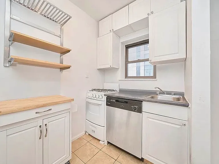 100 Lexington Ave #2C — Photo 3