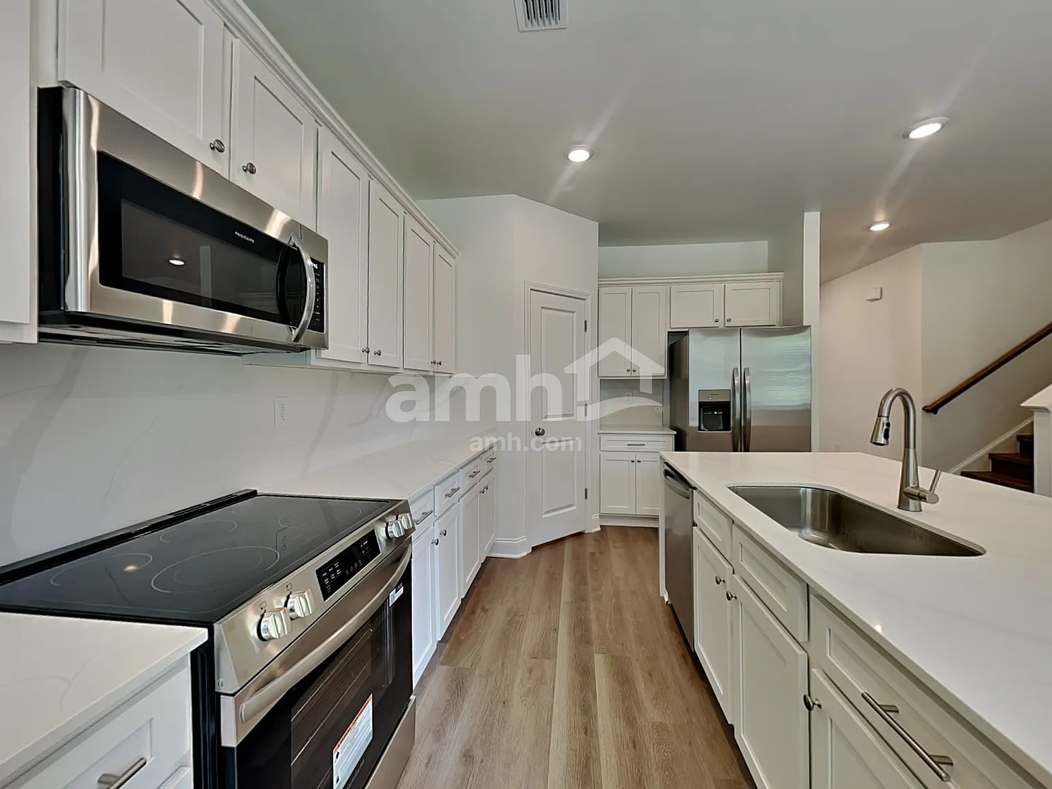 4 bed, 2.5 bath, 2068 sqft, $2,470 — Photo 3