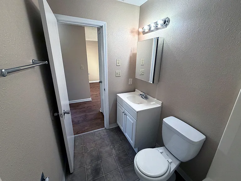 1913 33rd Ave #1 — Photo 9