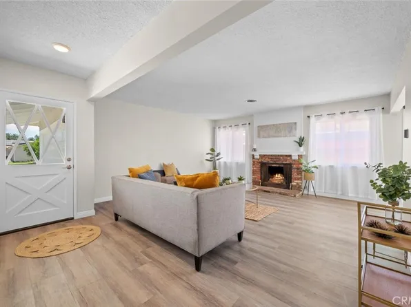 616 Falcon Ln, Redlands, CA 92374