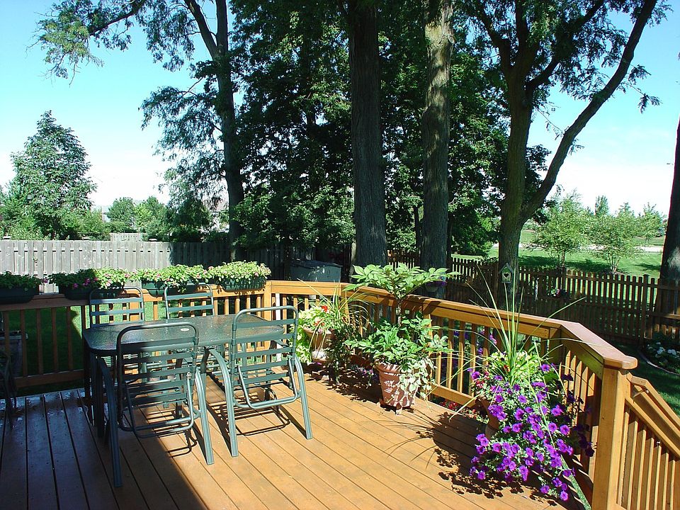 2nd image of 209 Lilac St
