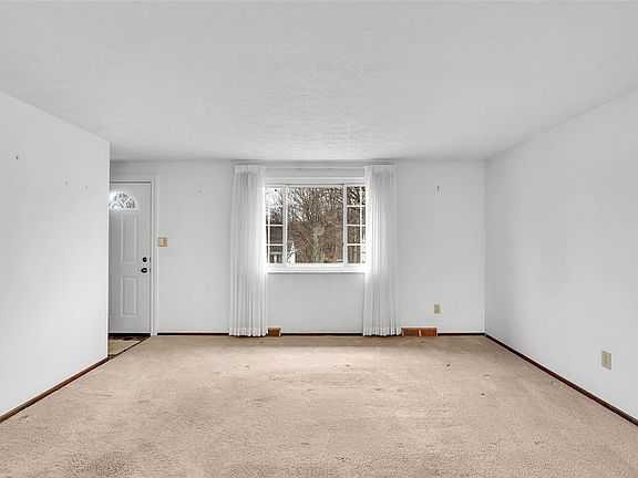 3rd image of 4713 Woodlake Dr