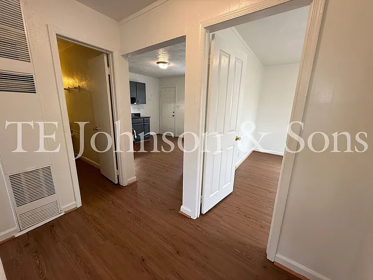 1137 N Cameron Ave #C — Photo 9