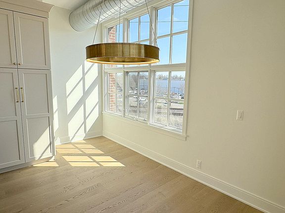 4th image of 2051 Villa Rd Unit 302