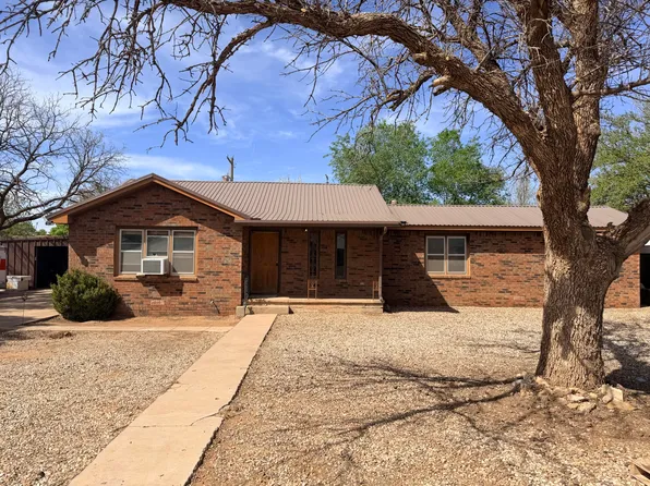 2320 N 3rd St, Tahoka, TX 79373