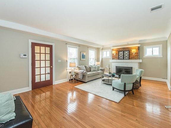 5th image of 162 Williamson Ave