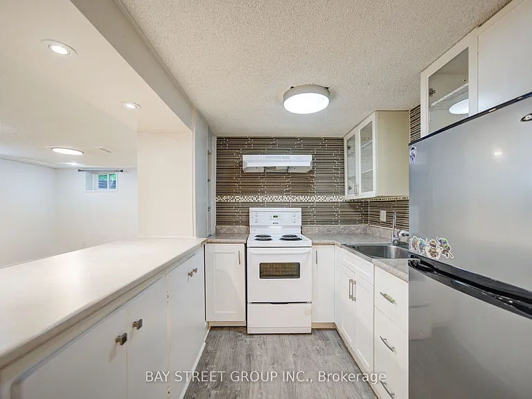 1421 Old Green Ln — Photo 36