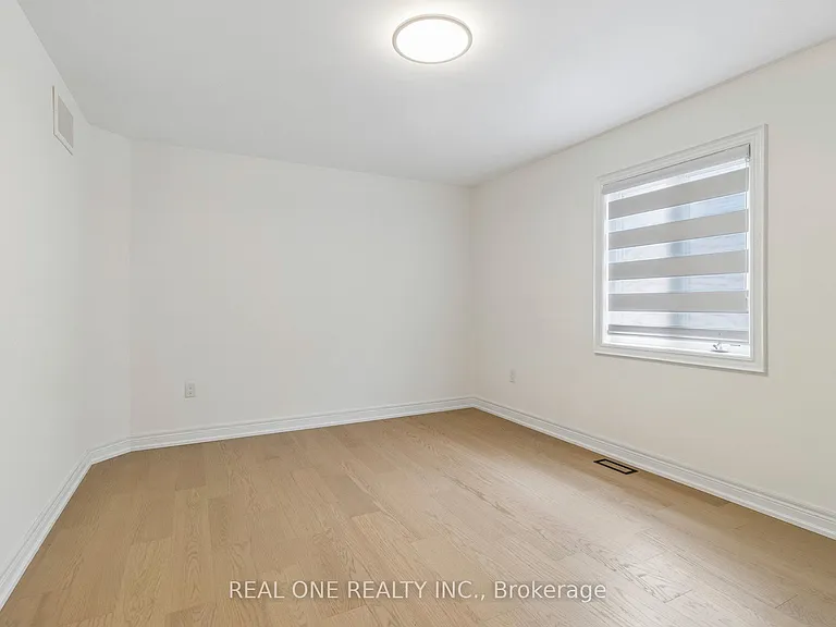 19 Rivoli Dr — Photo 35