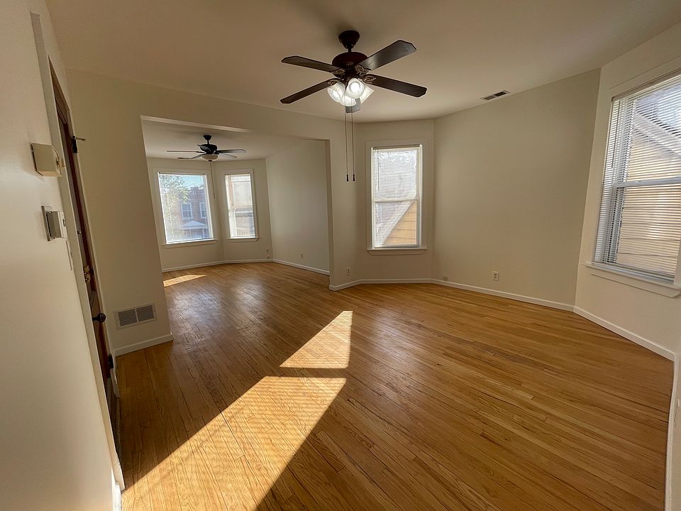 Flexible living/dining room