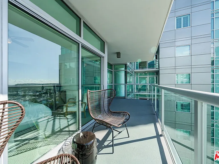 13650 Marina Pointe Dr #1603 — Photo 44