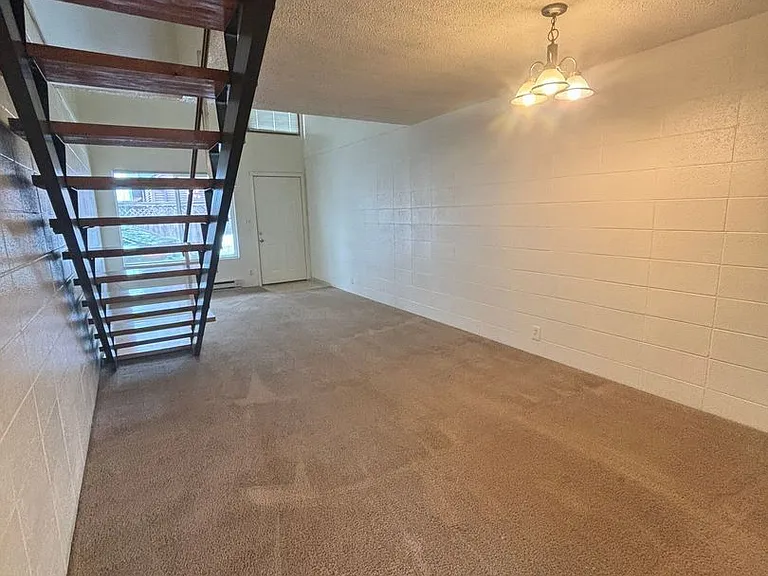 462 W 11th Aly #5 — Photo 14